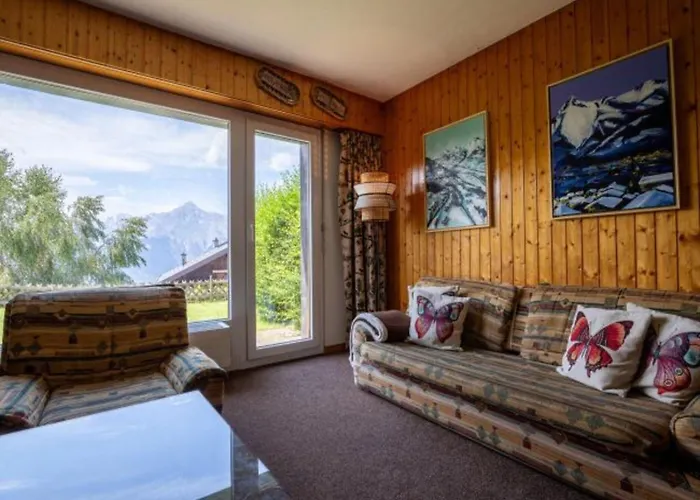 Pet-friendly With Mountain Views アパート